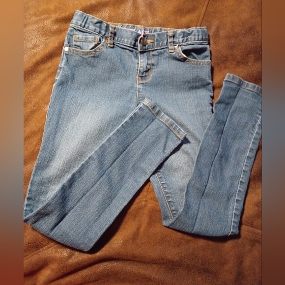 CHILDRENS BRAND JEANS, SIZE 10, WITH BETWEEN BRAND, LONG SLEEVE WHITE TO… - Picture 3 of 4